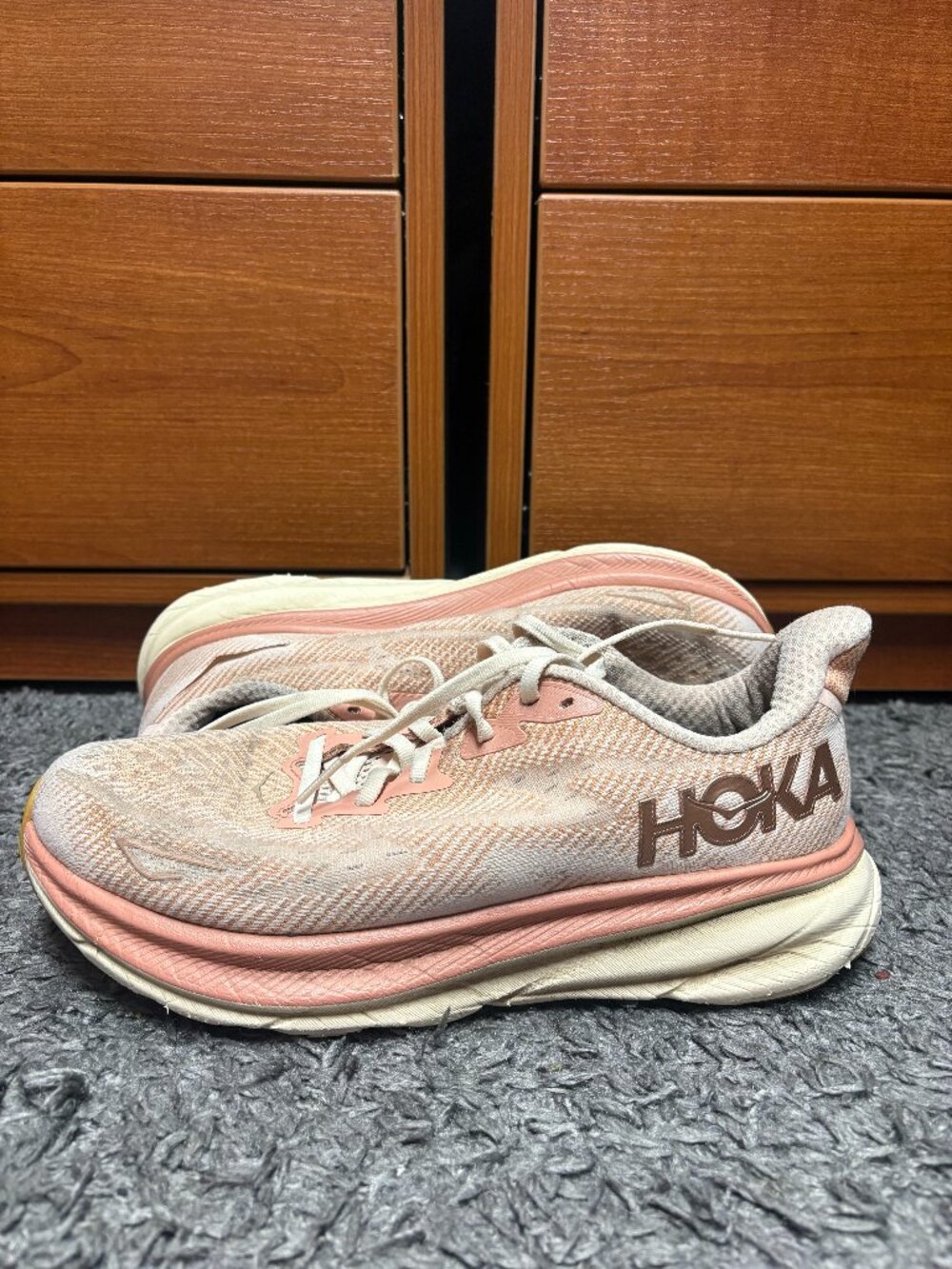 Women's HOKA Clifton 9 Running Shoes Size 9.5 1127896-SNC Sandstone Cream